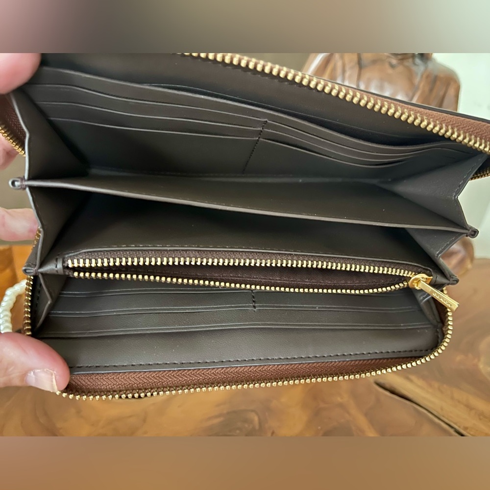 Coach NWOT Tan and Brown Signature Zip Wallet with pearl detachable wrist strap! - Picture 7 of 11